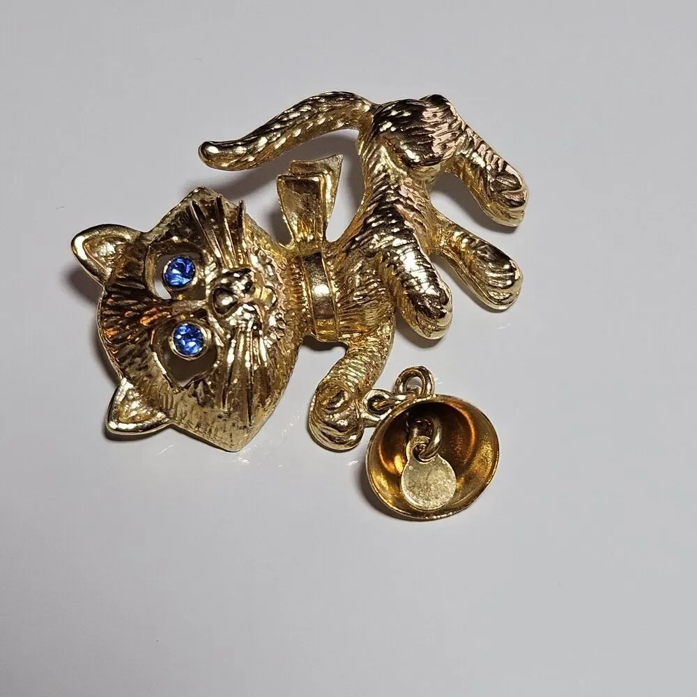 Vintage Avon Cat Kitty Brooch Pin Hanging Bell Blue Rhinestones Gold Tone 1970